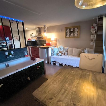 Love-Room Discret 40 M2 Bormes Les Mimosas Village Avec Terrasse Εξωτερικό φωτογραφία