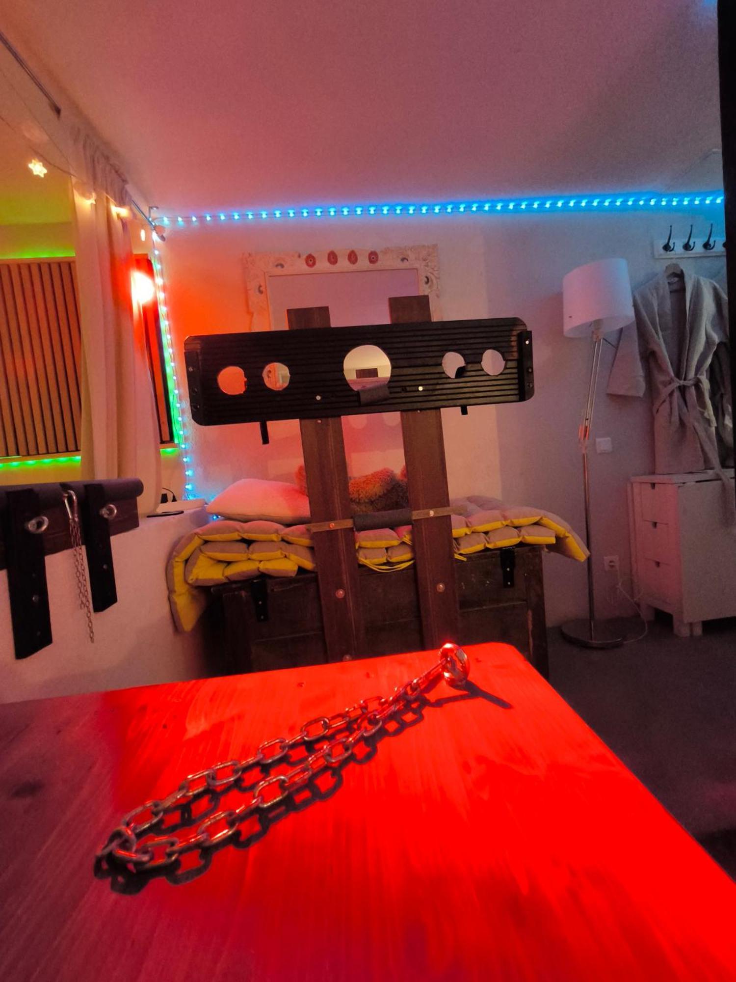 Love-Room Discret 40 M2 Bormes Les Mimosas Village Avec Terrasse Εξωτερικό φωτογραφία