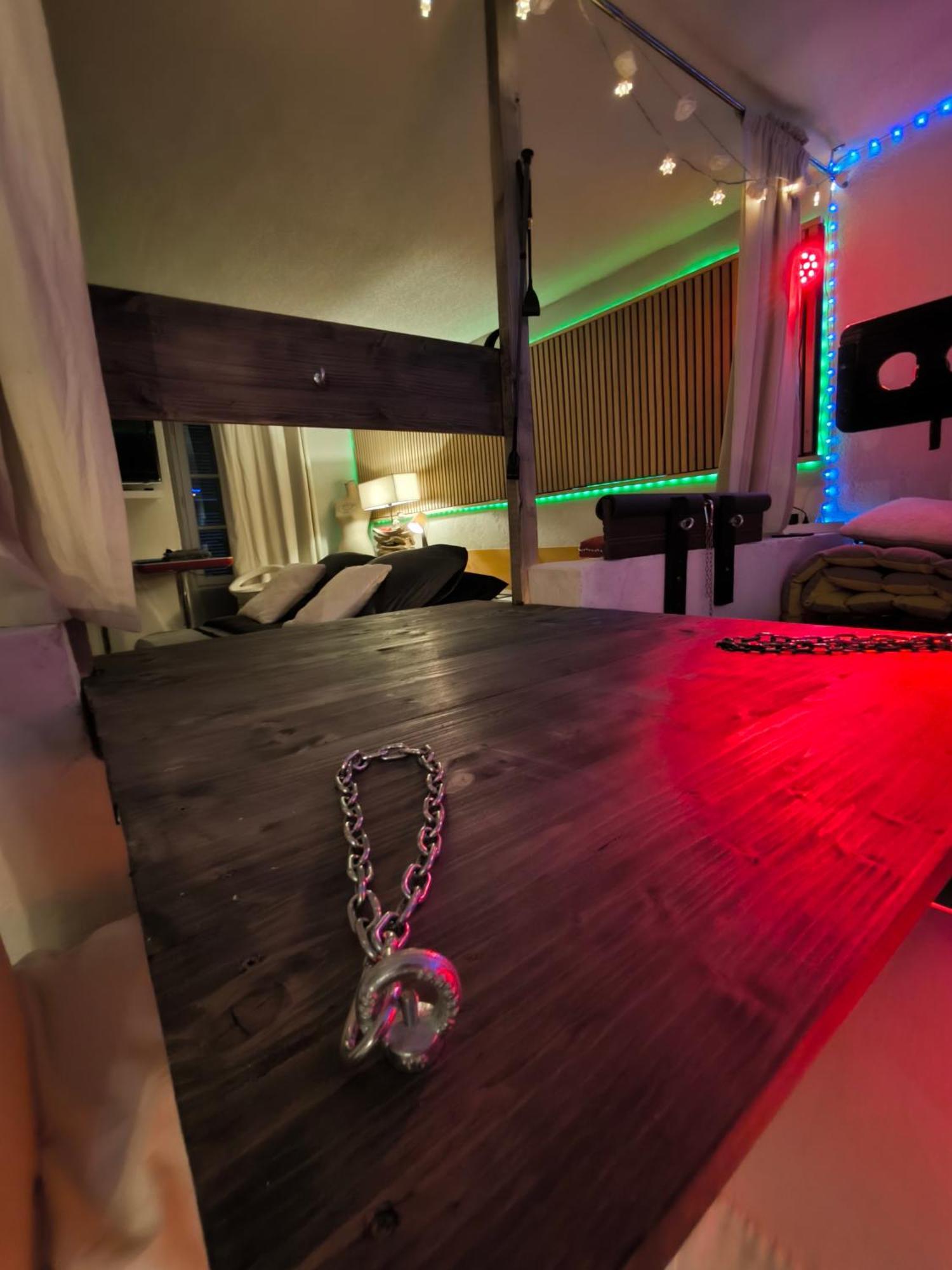 Love-Room Discret 40 M2 Bormes Les Mimosas Village Avec Terrasse Εξωτερικό φωτογραφία
