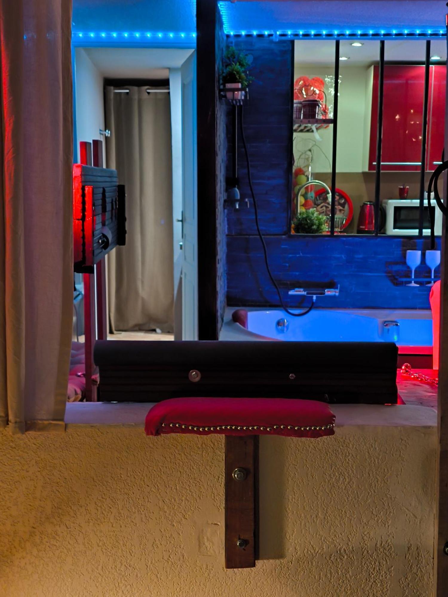 Love-Room Discret 40 M2 Bormes Les Mimosas Village Avec Terrasse Εξωτερικό φωτογραφία