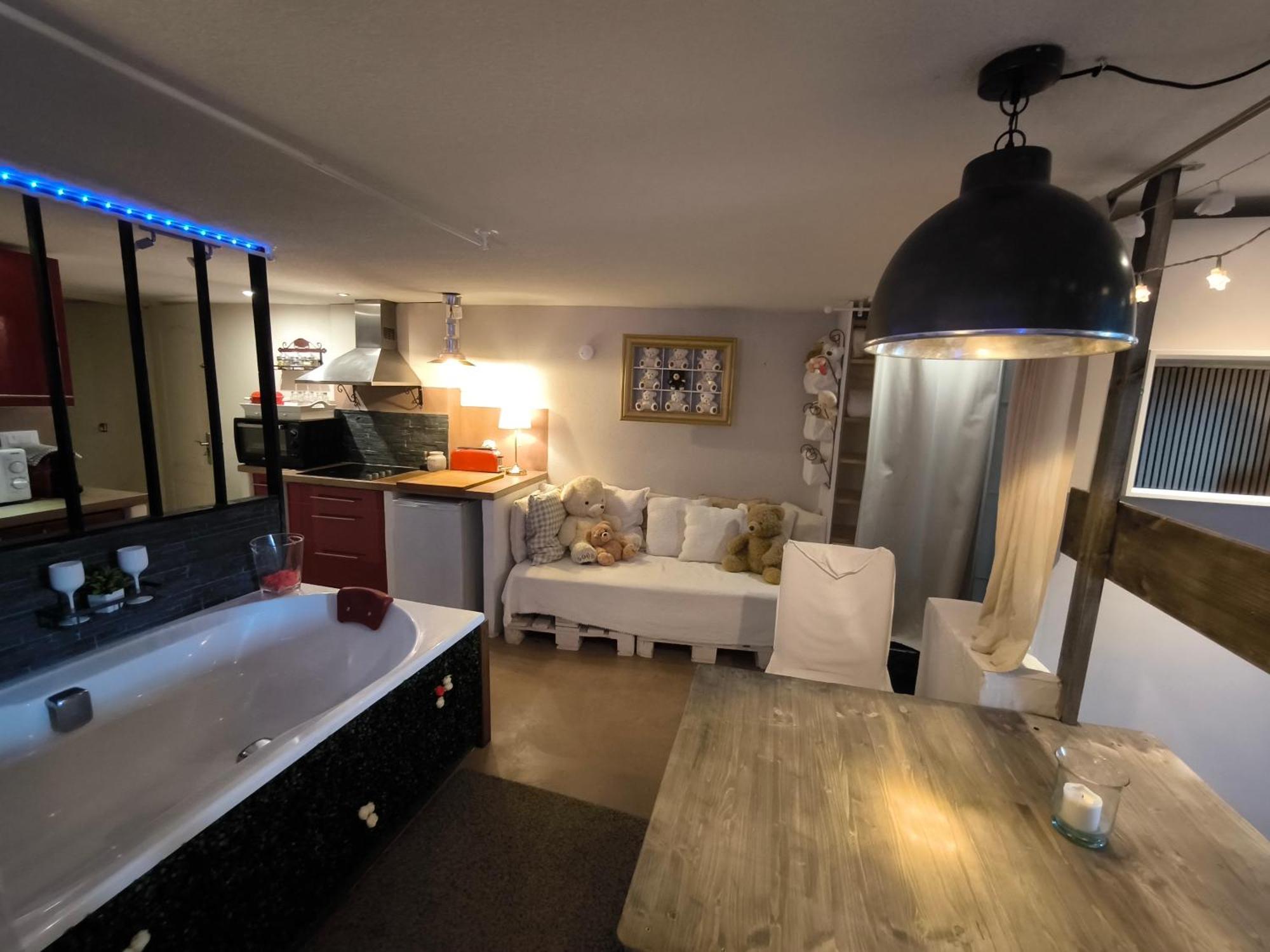 Love-Room Discret 40 M2 Bormes Les Mimosas Village Avec Terrasse Εξωτερικό φωτογραφία