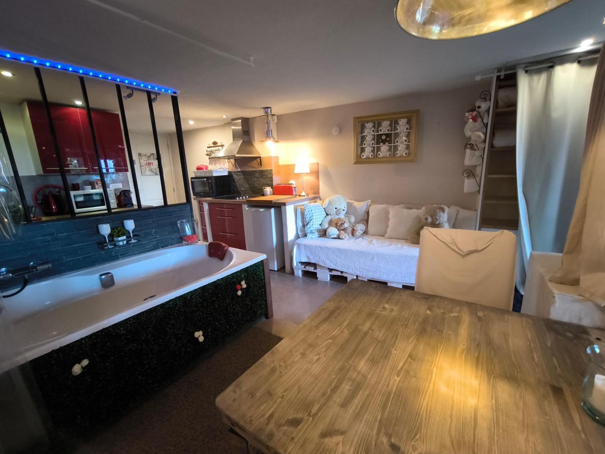 Love-Room Discret 40 M2 Bormes Les Mimosas Village Avec Terrasse Εξωτερικό φωτογραφία